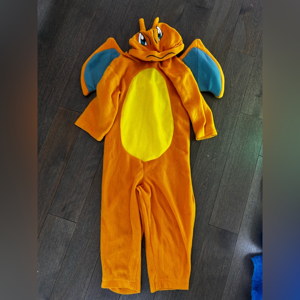 Pokemon‎ charizard costume size small youth